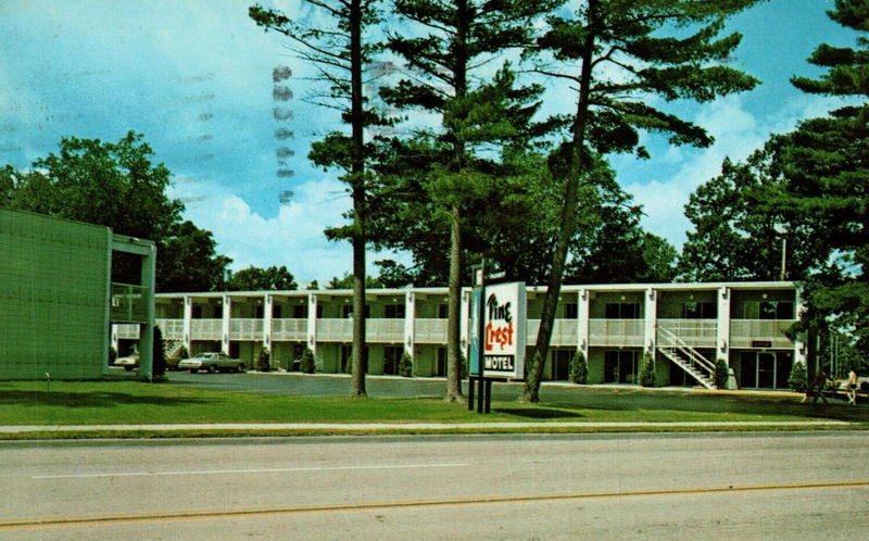 Pine Crest Motel (Knights Inn) - Vintage Postcard (newer photo)